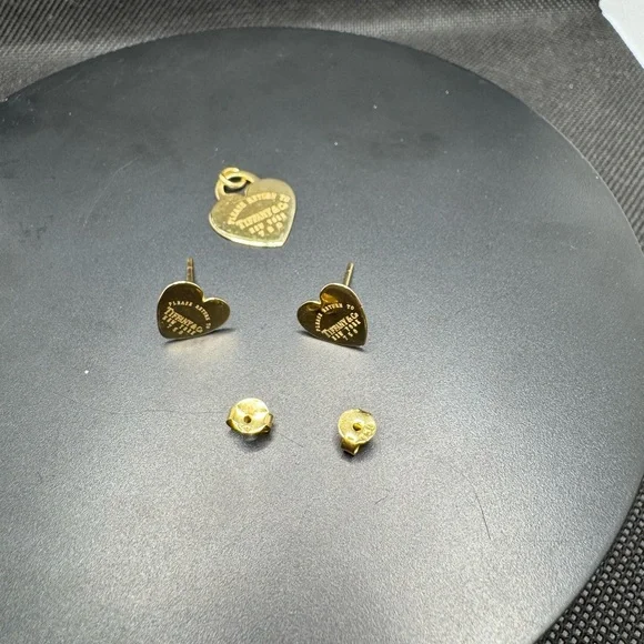 REAL 18k Saudi Gold Heart Earrings & Pendant Set NWOT 3.21g 750 Stamped - Picture 2 of 6